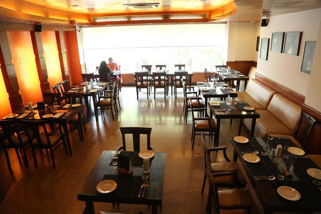 Hotel President Dehradun Buitenkant foto